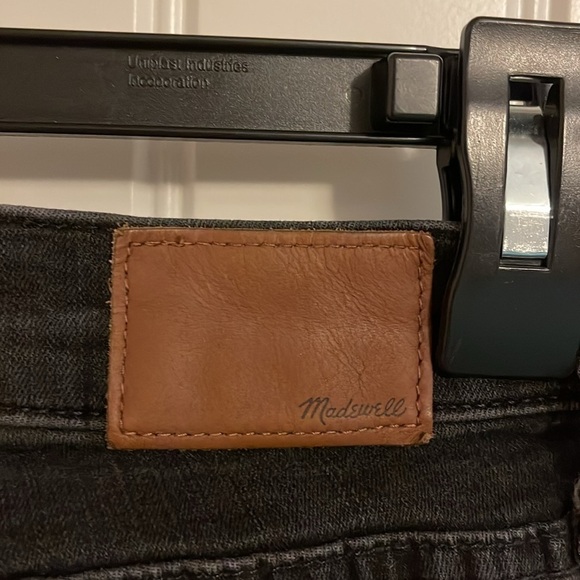 Madewell women’s 25 button fly 9” High-Rise Skinny Black Jeans. Raw frayed hem. - Picture 8 of 12